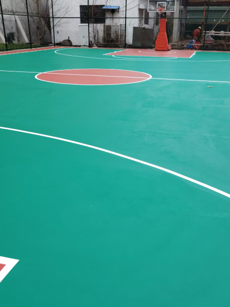 贵池 球场长期使用易出现地面开裂